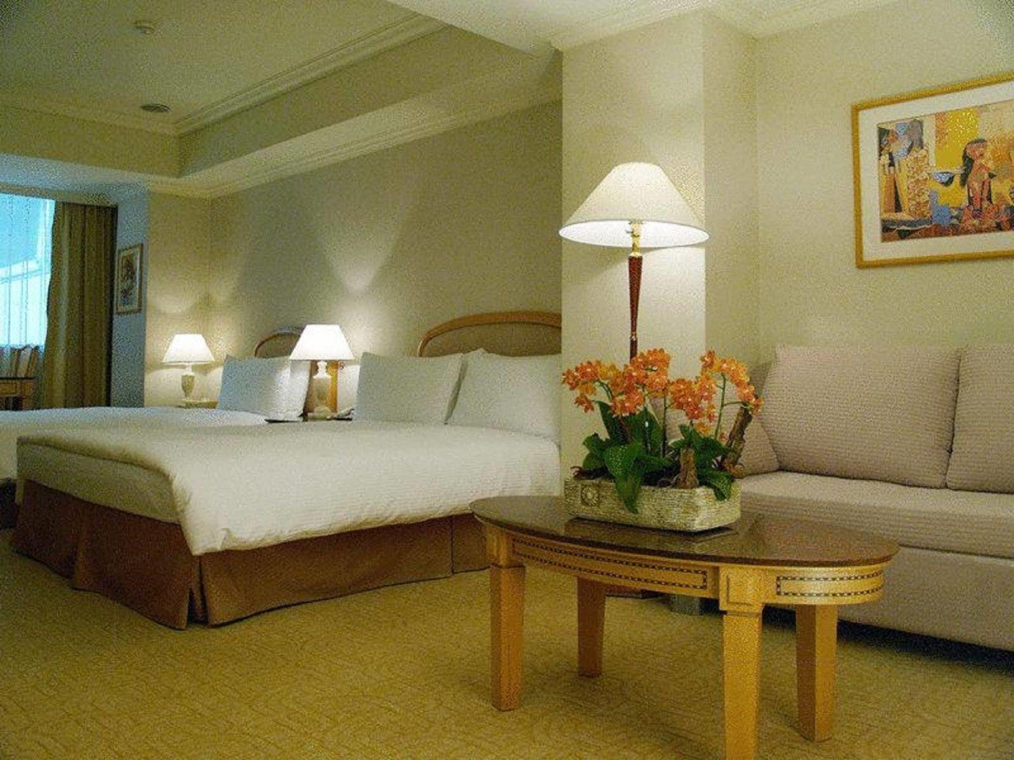 Dong Wu Hotel Taipei Exterior photo
